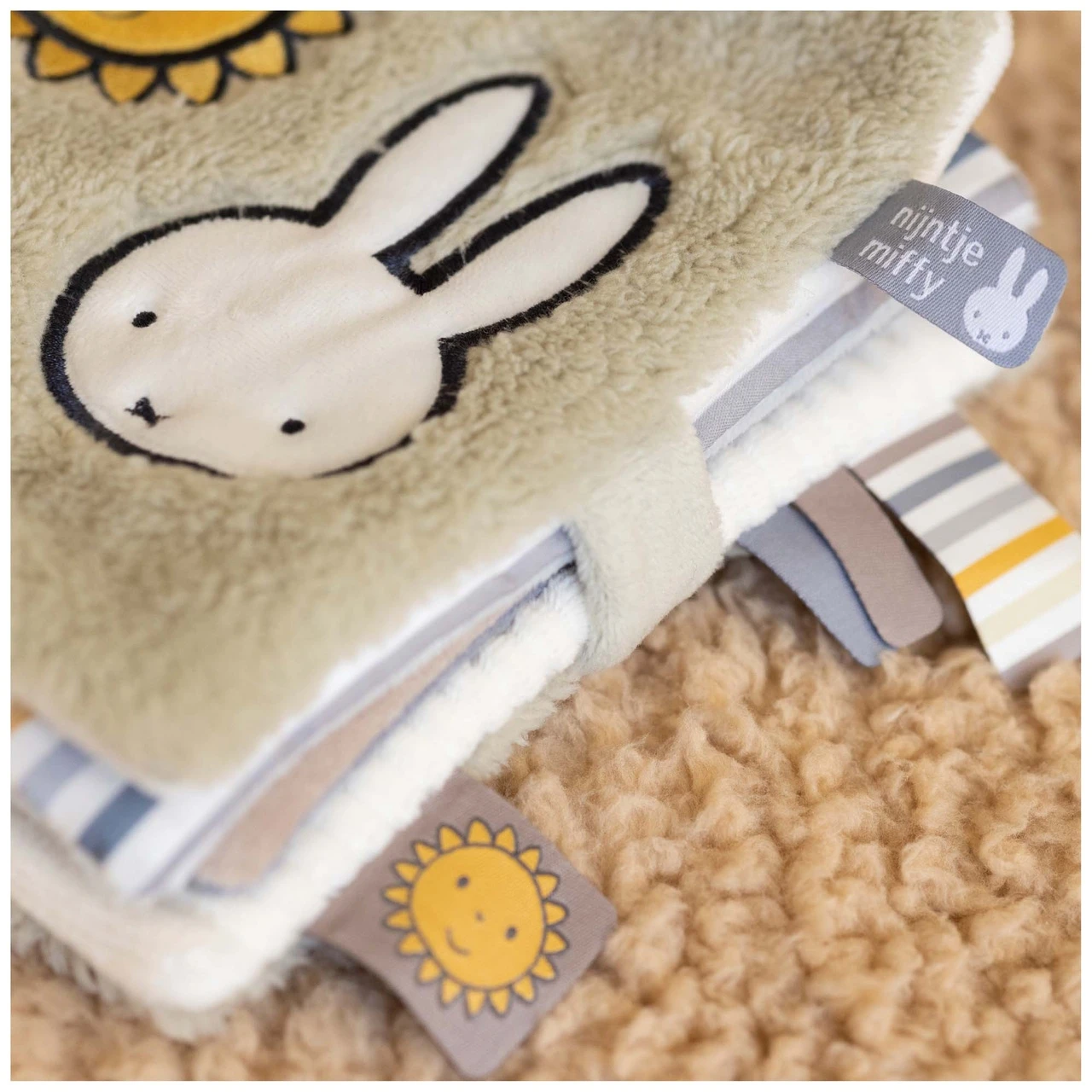 Nijntje Activiteitenboek Fluffy Pink Green 4 Nijntje Activiteitenboek Fluffy Pink Green - Afbeelding 4